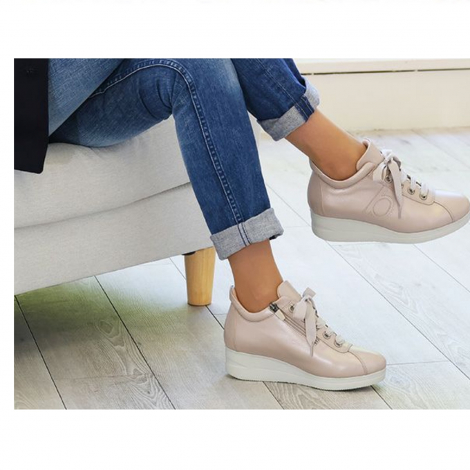 『推し！スニーカー！厚底vs薄底』