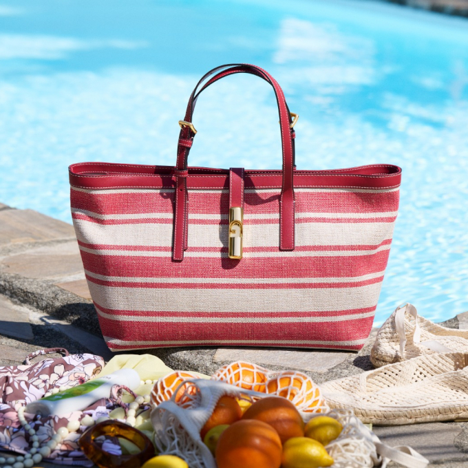 ＜FURLA＞ DEBBY登場