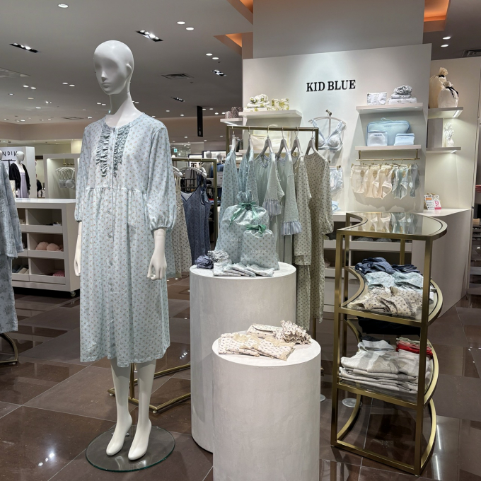 クリスマスツリー特価！ ヨーガンレール〉ざくろ薄手のロングシャツ | ヨーガンレール＋ サロペット・オーバーオール・オールインワン