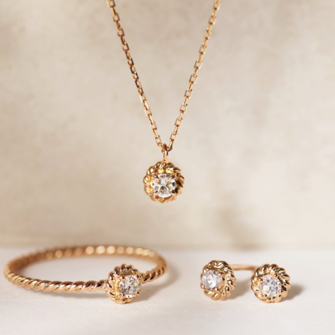 春の陽だまりをまとう、原石ダイヤモンドの輝き