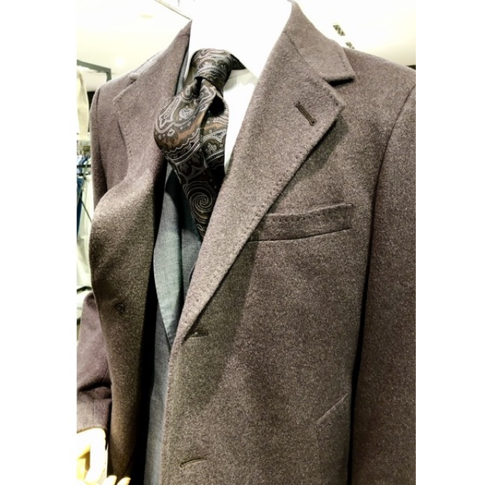 高級感あふれるカシミヤチェスターコート