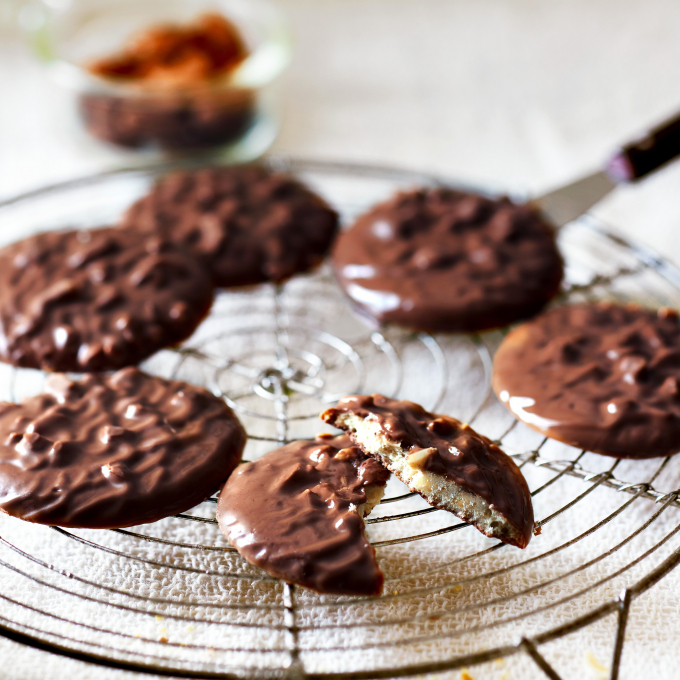 【アンテノール】カリッとはじけるアーモンドが魅力✨ショコラ・アマンド