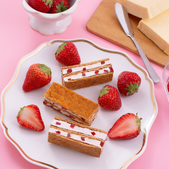 🍓✨ベイクドマロウ夏の新作！苺の美味しさ詰め込んだ至福のマシュマロスイーツ『バターマシュマロミルフィーユ ストロベリー』