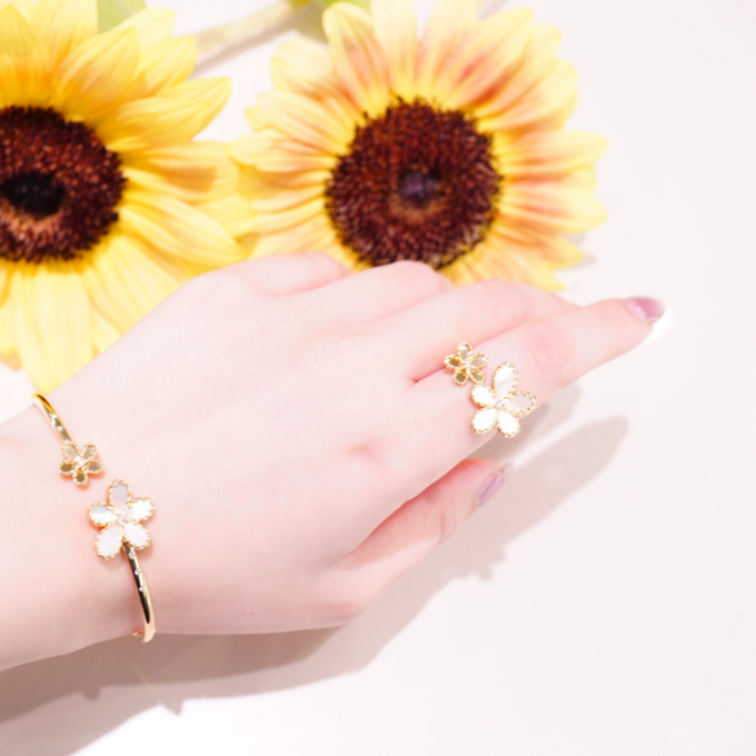 JASMINEコレクション　リングとバングル🌻