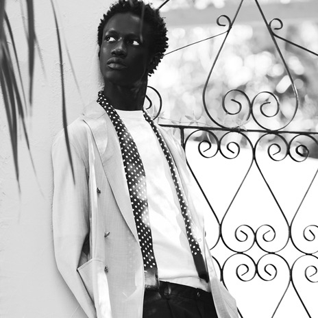 軽さを纏うジャケットの季節