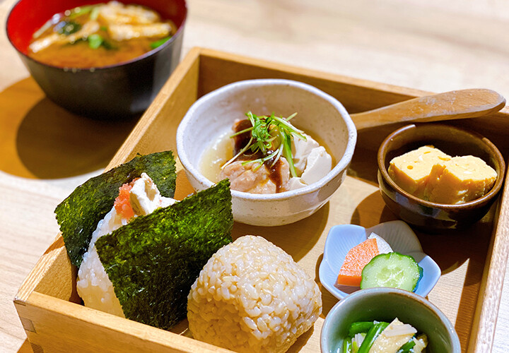 おばこ丸様✨️お取り置きカフェマット(2枚) GUNZE（グンゼ） 犬用マット 46×56cm カフェマット すべり止め付き