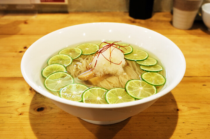雲呑麺 大和 稲荷町本店】爽やかなすだちが香る、夏季限定のラーメン