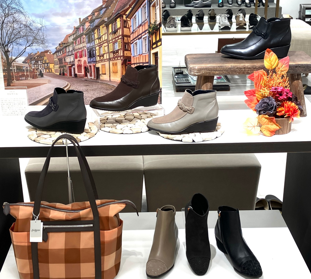 ＜銀座ヨシノヤ＞　✨ 「美しさと快適さ」シルエットがエレガントなアンクルブーツ ✨