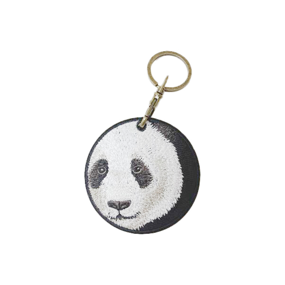 やさしい表情に心なごむ、刺繍仕立てのパンダキーホルダー