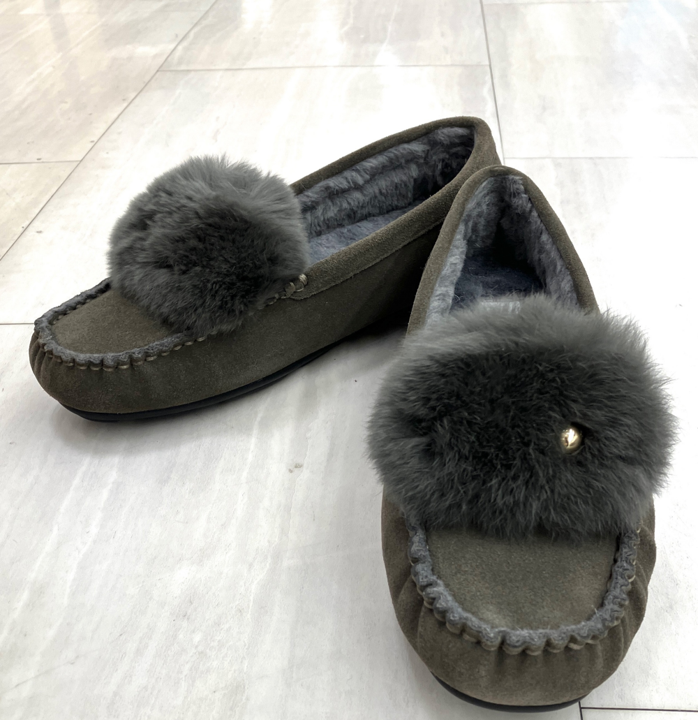 ＜モーダクレア＞✨ フワフワ💛モコモコが心地よいMACKINTOSH PHILOSOPHY（マッキントッシュ フィロソフィー）  ファーモチーフボアモカシン ❄️ ✨