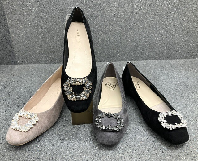 ＜モーダクレア＞キラキラ✨ビジューがオシャレなパンプス✨