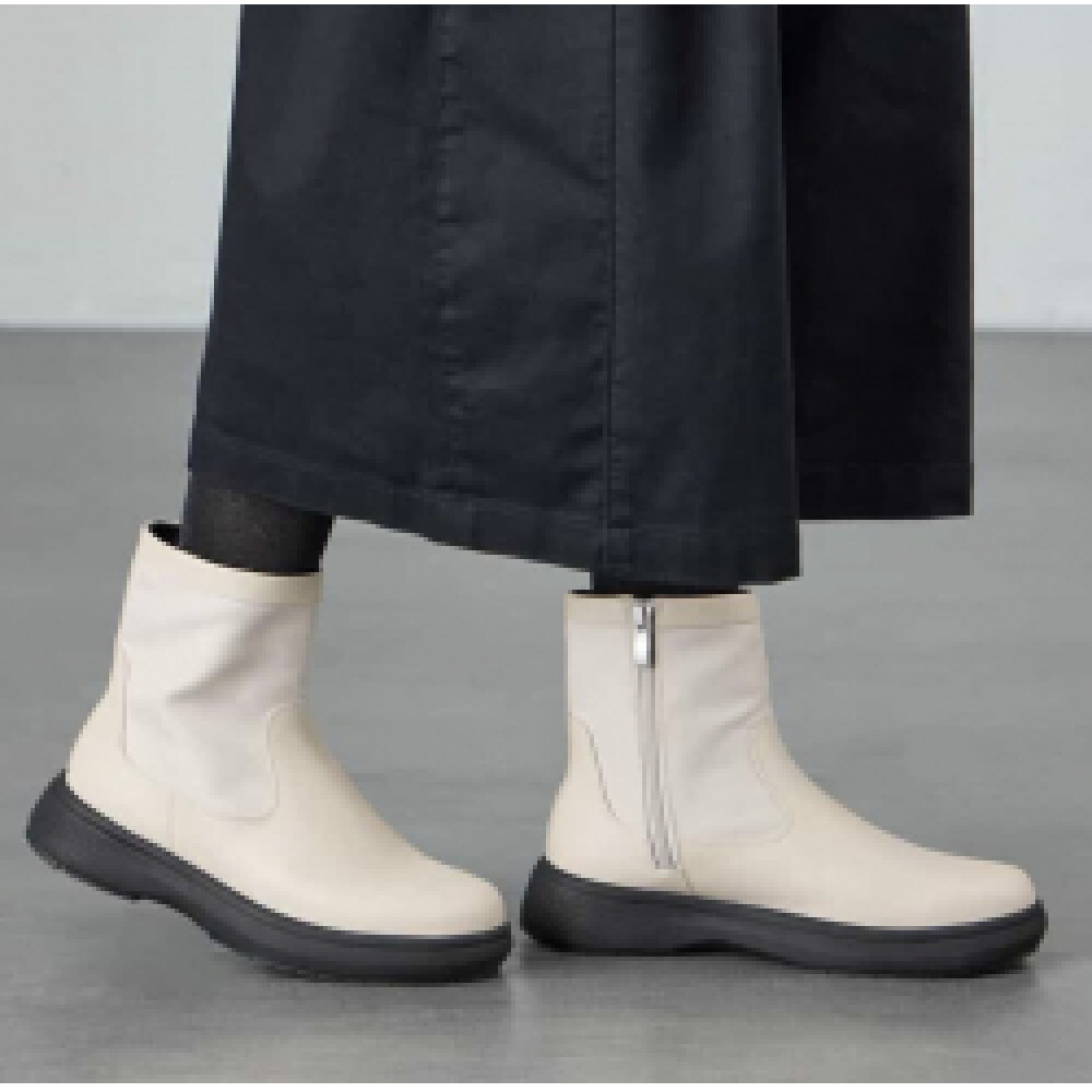 〈アシックスウォーキング〉新作入荷のお知らせ☂️