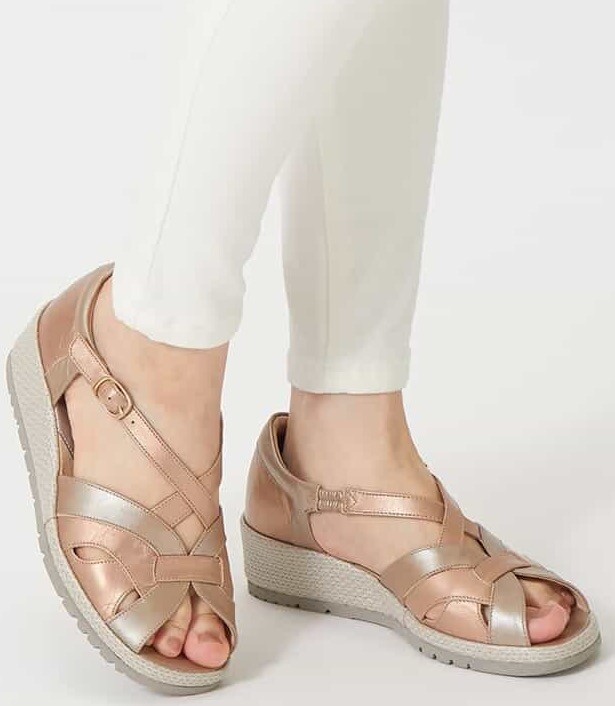 ＜アシックスウォーキング＞人気のキレイめサンダル新色入荷✨