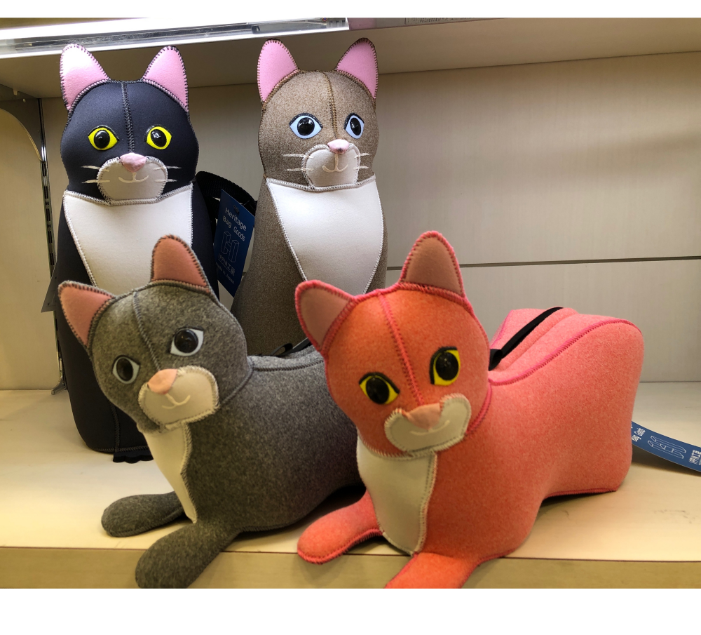 〈ヘリテイジ〉✨新作✨🐱猫ポーチと猫ボトルケース入荷‼️