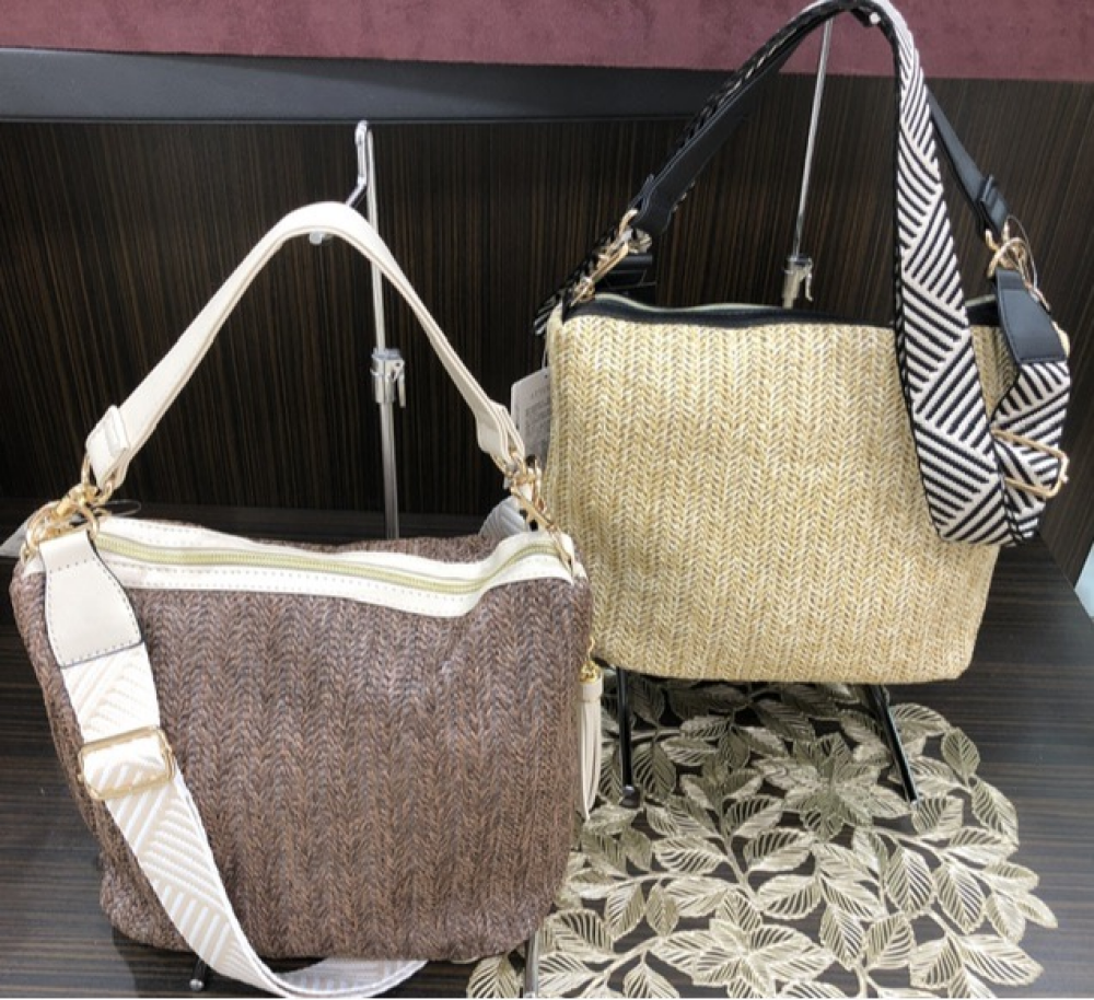 〈クリスタルティアラ〉新作バッグ入荷しました👜✨