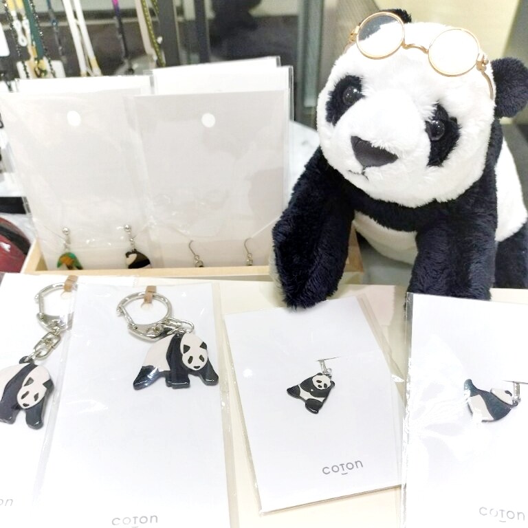 パンダのアクセサリー再び…！｜メガネサロンでも🐼 Happy Pandaful Days
