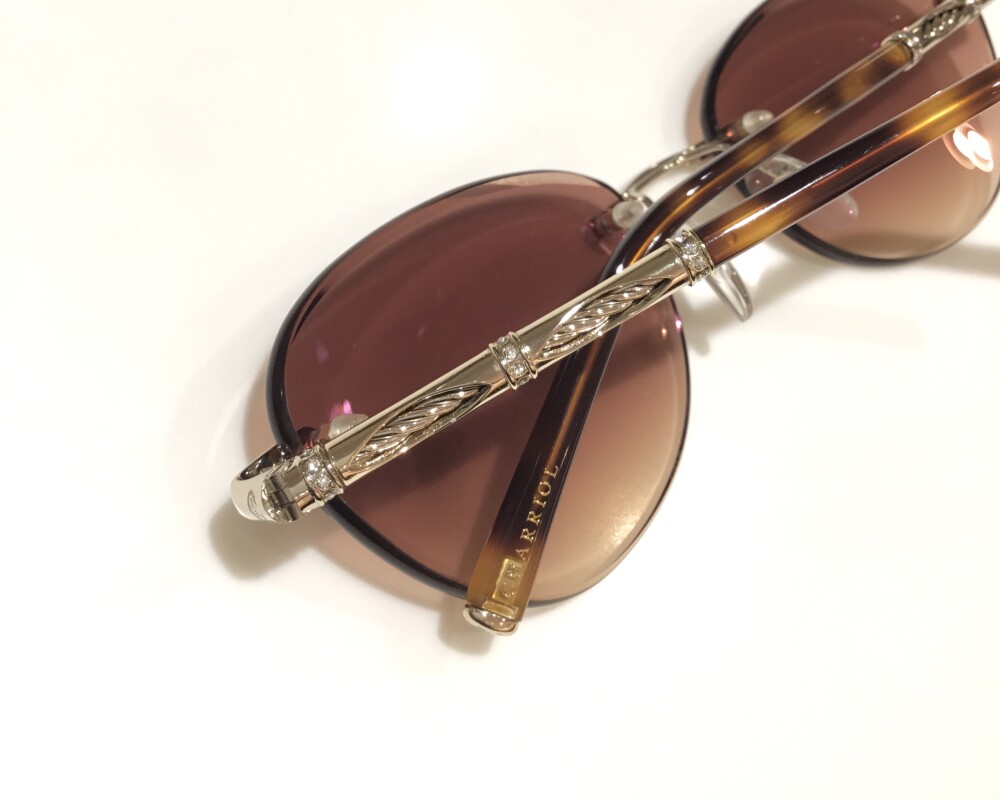 春のサングラス特集 ｜横顔で魅せるシャリオール｜リムレスモデル