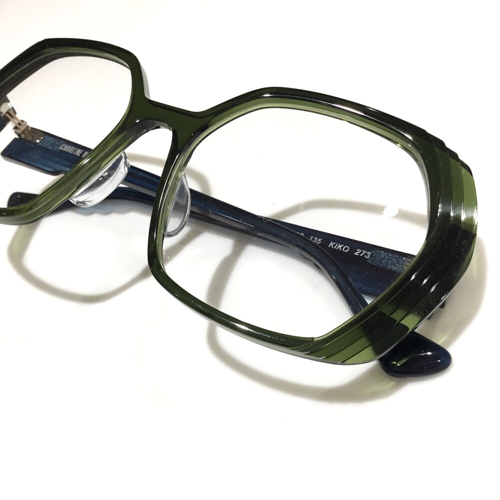 色も造形も楽しい！アイウェア｜CAROLINE ABRAM から新緑色のカラーフレーム