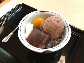名物はあんみつ。旧地名を店名に持つ人気の甘味処