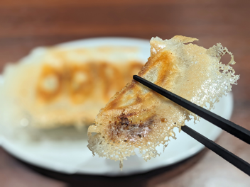 【東興餃子軒】自慢は手作り餃子!手の込んだ中華料理も種類豊富