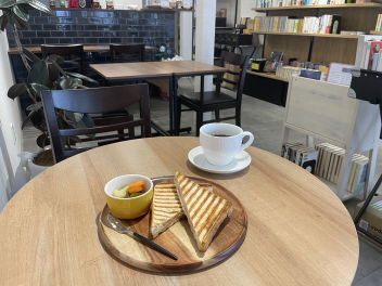 【古書ろんばけ】「本の街」谷根千に新たな古書店兼カフェ＆バーがオープン