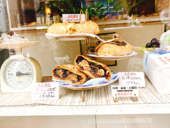 【ぶどうパンとコーヒーの店　舞い鶴】干しぶどうがたっぷりのジューシーなぶどうパン