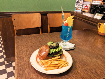 【バーカー喫茶 チルトコ】和と洋が出会うオリジナルハンバーガー