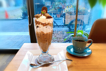 【ハミングバードカフェ】極上のカカオと珈琲を使ったビターな味わいのチョコレートパフェ
