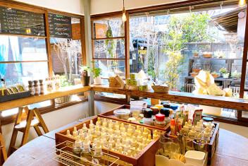 【Oshi Olive（おしおりーぶ）】テイスティングして選べるオリーブと塩の専門店