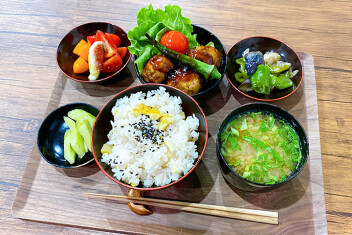 【OKATTE】旬野菜の料理が自慢！ 野菜ソムリエのいるフードスペース