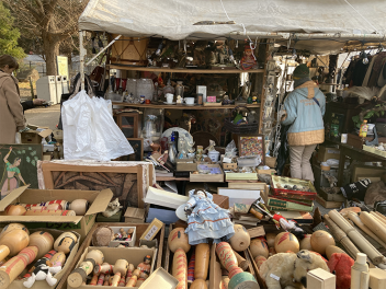 【上野新春の骨董市】一年のスタートは摩訶不思議ワールドの骨董市へ!