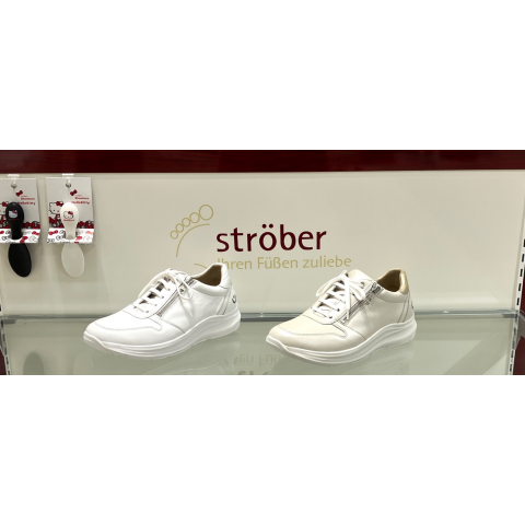 ストロバー＞ 【WEARING ONスニーカーが登場しました】💛 | 婦人靴