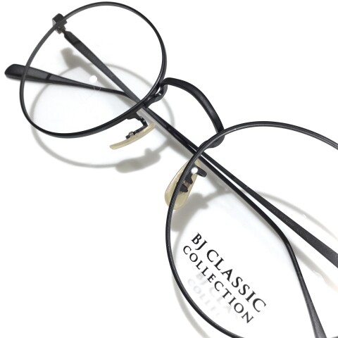 マットブラックで眼鏡も秋冬モードに｜BJ クラシックのメタルフレーム