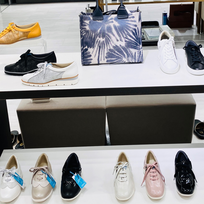 ＜銀座ヨシノヤ＞　雨の日のお出掛けも安心して履ける晴雨兼用機能を付けたシューズ ✨