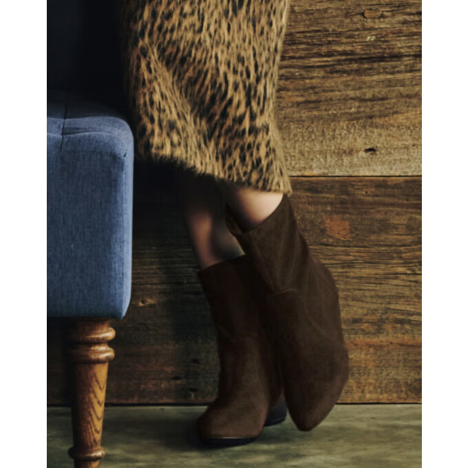   🍂🌰  New 新作のご案内〈 フィットフィット 〉 👢 《  撥水ストレッチポインテッドブーツ140  》