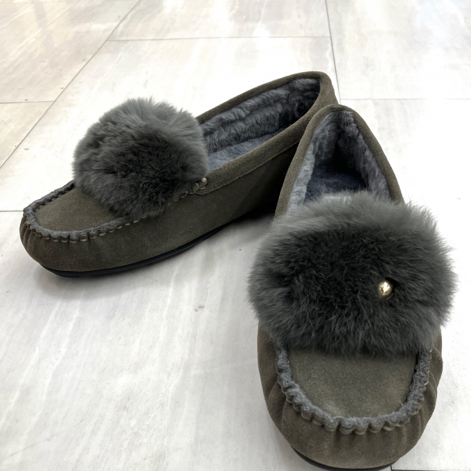 ＜モーダクレア＞✨ フワフワ💛モコモコが心地よいMACKINTOSH PHILOSOPHY（マッキントッシュ フィロソフィー）  ファーモチーフボアモカシン ❄️ ✨