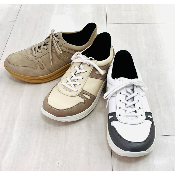 ＜ストロバー＞ 【WEARING ONスニーカーが登場しました】💛