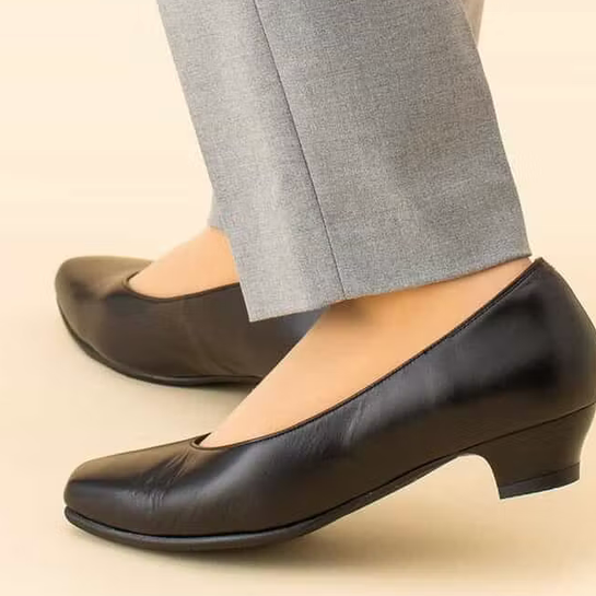 ＜アシックスウォーキング＞ブラックパンプスのご紹介✨