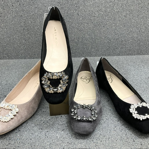 ＜モーダクレア＞キラキラ✨ビジューがオシャレなパンプス✨