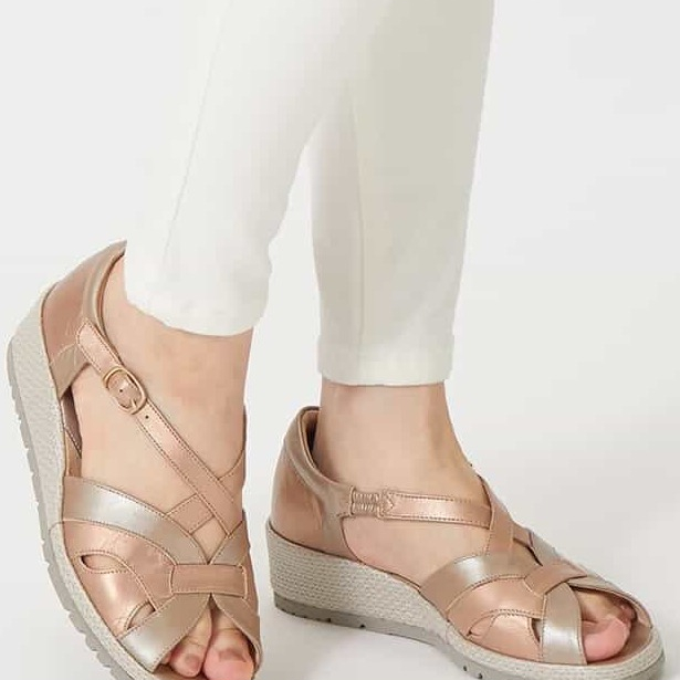 ＜アシックスウォーキング＞人気のキレイめサンダル新色入荷✨