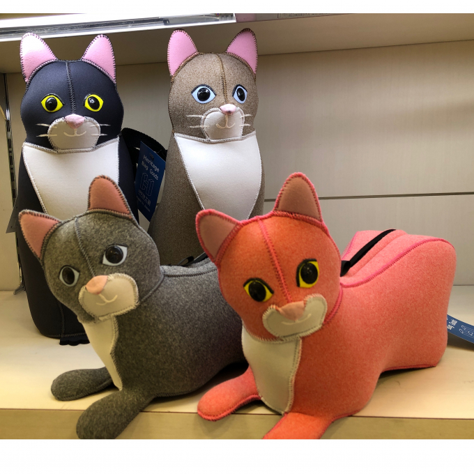 〈ヘリテイジ〉✨新作✨🐱猫ポーチと猫ボトルケース入荷‼️