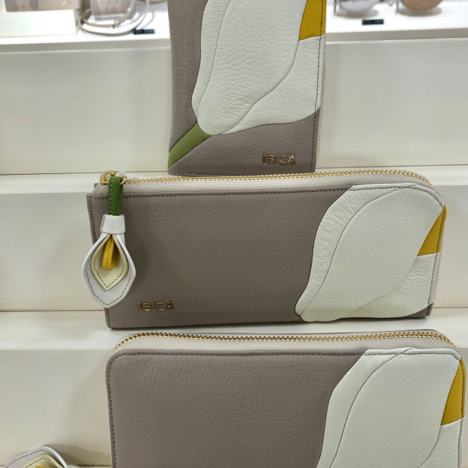 〈イビサ〉プレーサ　長財布💐