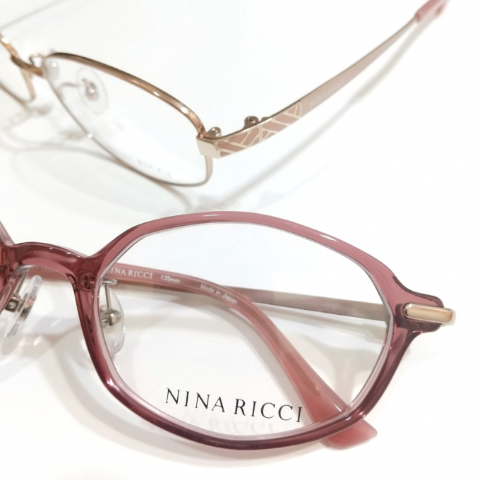 大人ピンクを楽しむ ニナリッチ NINA RICCI の眼鏡フレーム 