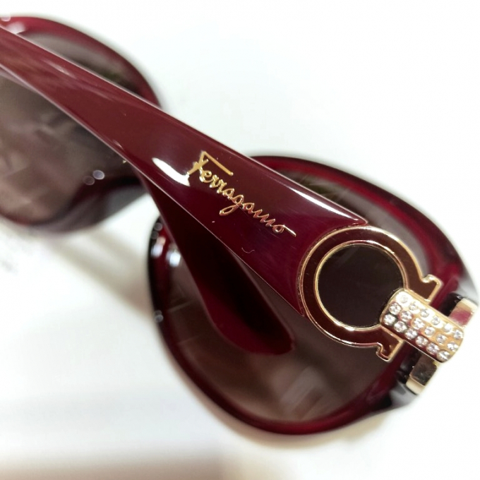 人気！フェラガモ Ferragamo のサングラス｜魅せるモチーフ使いファッションサングラス