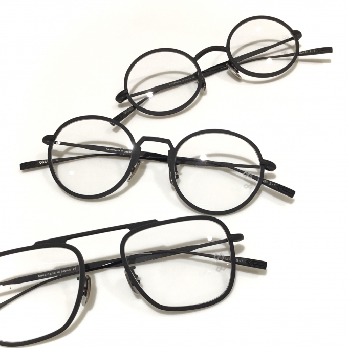 マットブラックの黒縁メタルフレーム｜OG x Oliver Goldsmith 