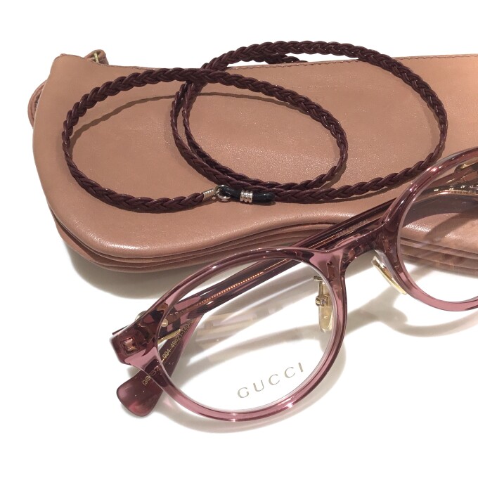 メガネも秋色の装いに｜大人が楽しむピンク｜GUCCI グッチのアイウエア