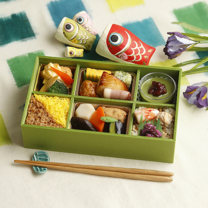 風に舞う鯉のぼりと共に。家族で祝う端午の節句「背くらべ」