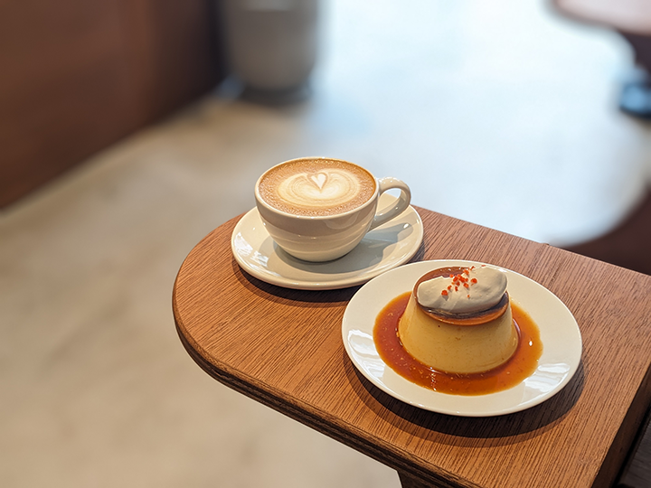 【Nagi】雑踏から離れ、コーヒーとスイーツを楽しむ