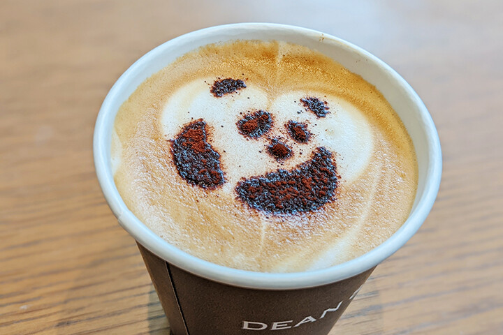 【DEAN & DELUCA カフェ パルコヤ上野店】上野店限定のパンダのラテアートが話題