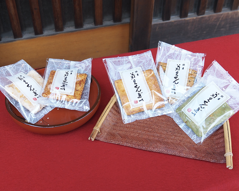 【菊見せんべい総本店】歴史とともに。愛され続ける四角いおせんべい